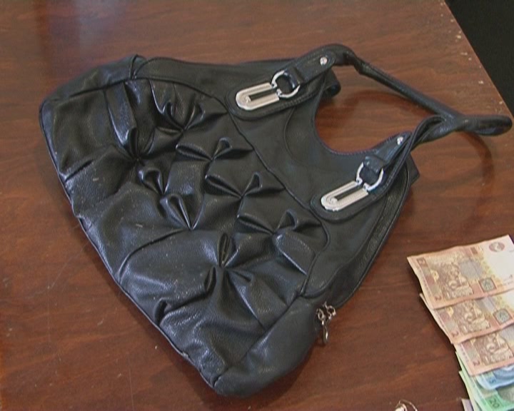 Горе-грабителя «выдал» мобильный телефон